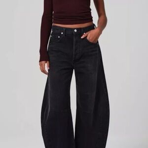 Women's Black Wide-Leg barrel jeans size 28 runs big